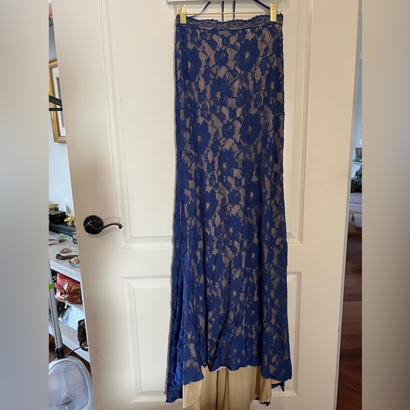 Royal Blue 2 pc Lace Formal Size 4 - Picture 8 of 10